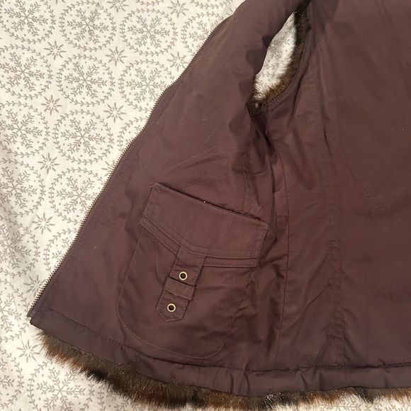 Reversible YKK Women’s Faux Animal Fur Vest - Picture 3 of 3